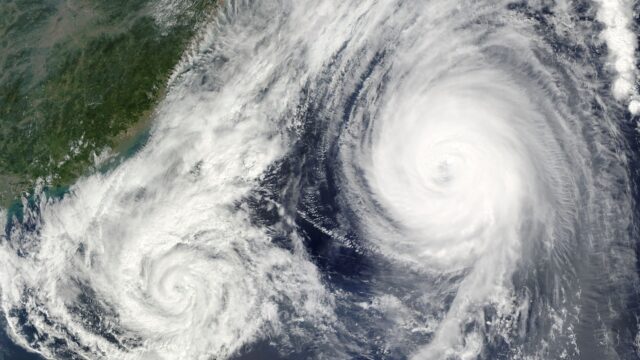 台風ふたつ発生した気象図